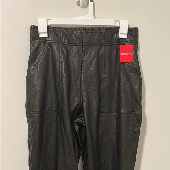 NWT Spanx Leather Like Jogger Color Noir Size Small - Picture 1 of 6